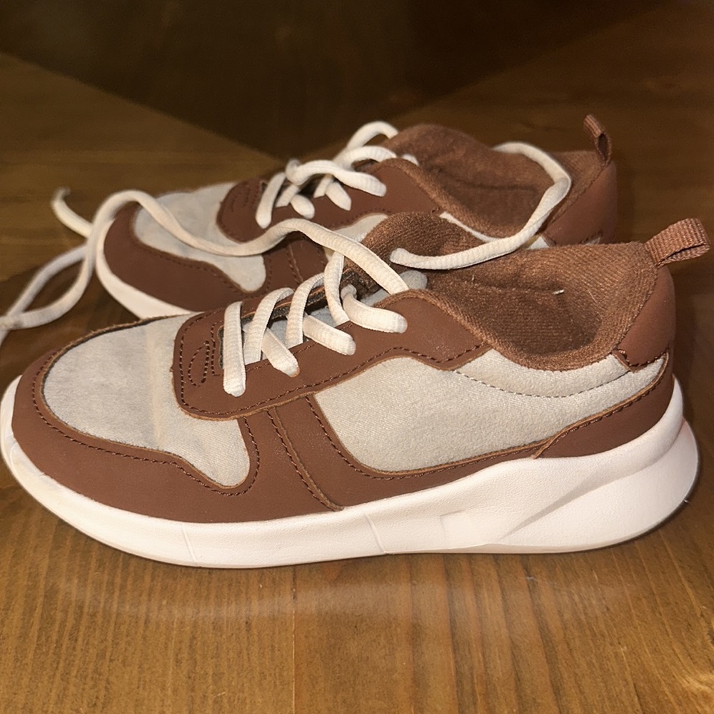 Gap - Picture 2 of 3